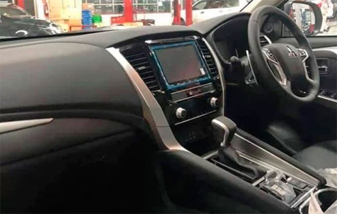 Нового Mitsubishi Pajero Sport 2020 словили без камуфляжа