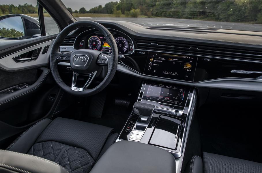 Audi Q7 теперь умеет заряжаться от простой розетки