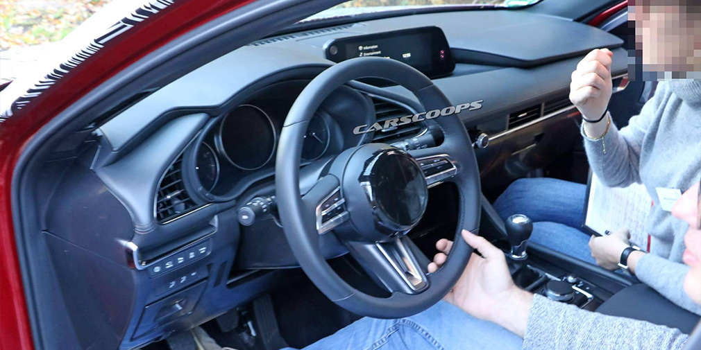 Опубликован первый снимок салона новейшей Mazda3