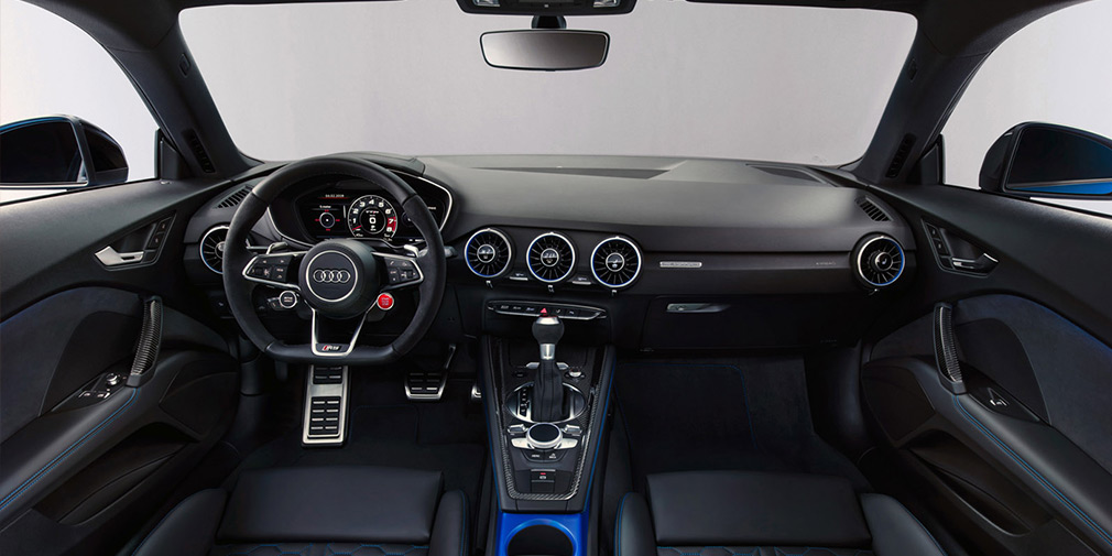 Audi TT RS провела обновление спортивного купе и родстера