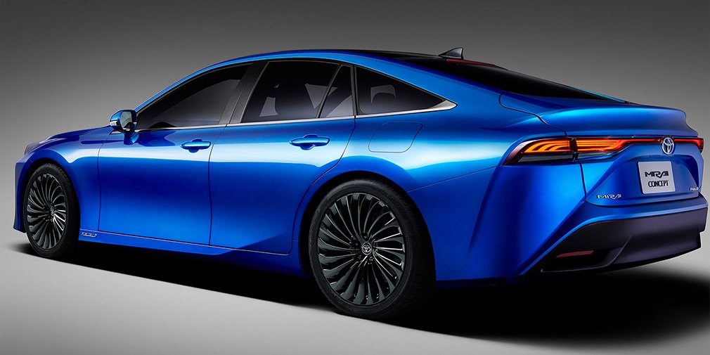 Toyota показала свой новенький водородный седан