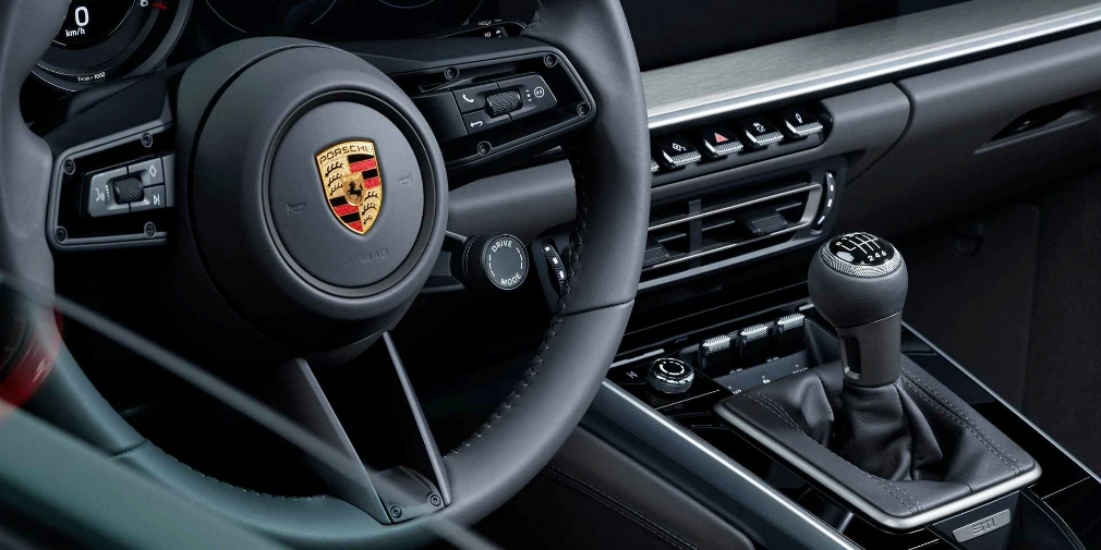 У нового Porsche 911 впервые появилась механическая КПП