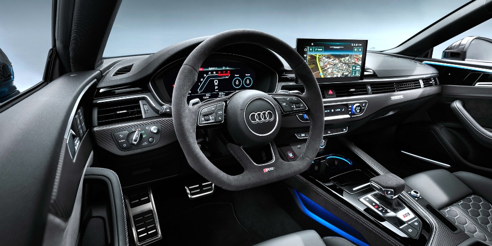 Audi провела обновления «горячему» купе и лифтбеку RS5