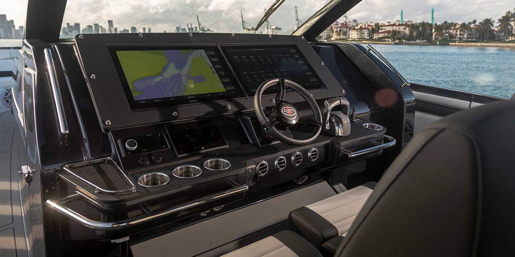 Mercedes устроил презентацию 2700-сильного катера со стилем G-Class