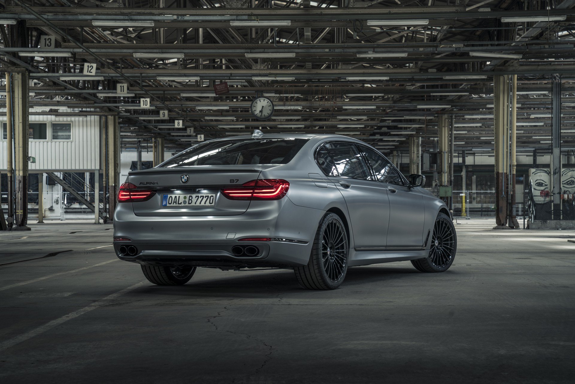 BMW показала новый уникальный седан. Продажи через месяц