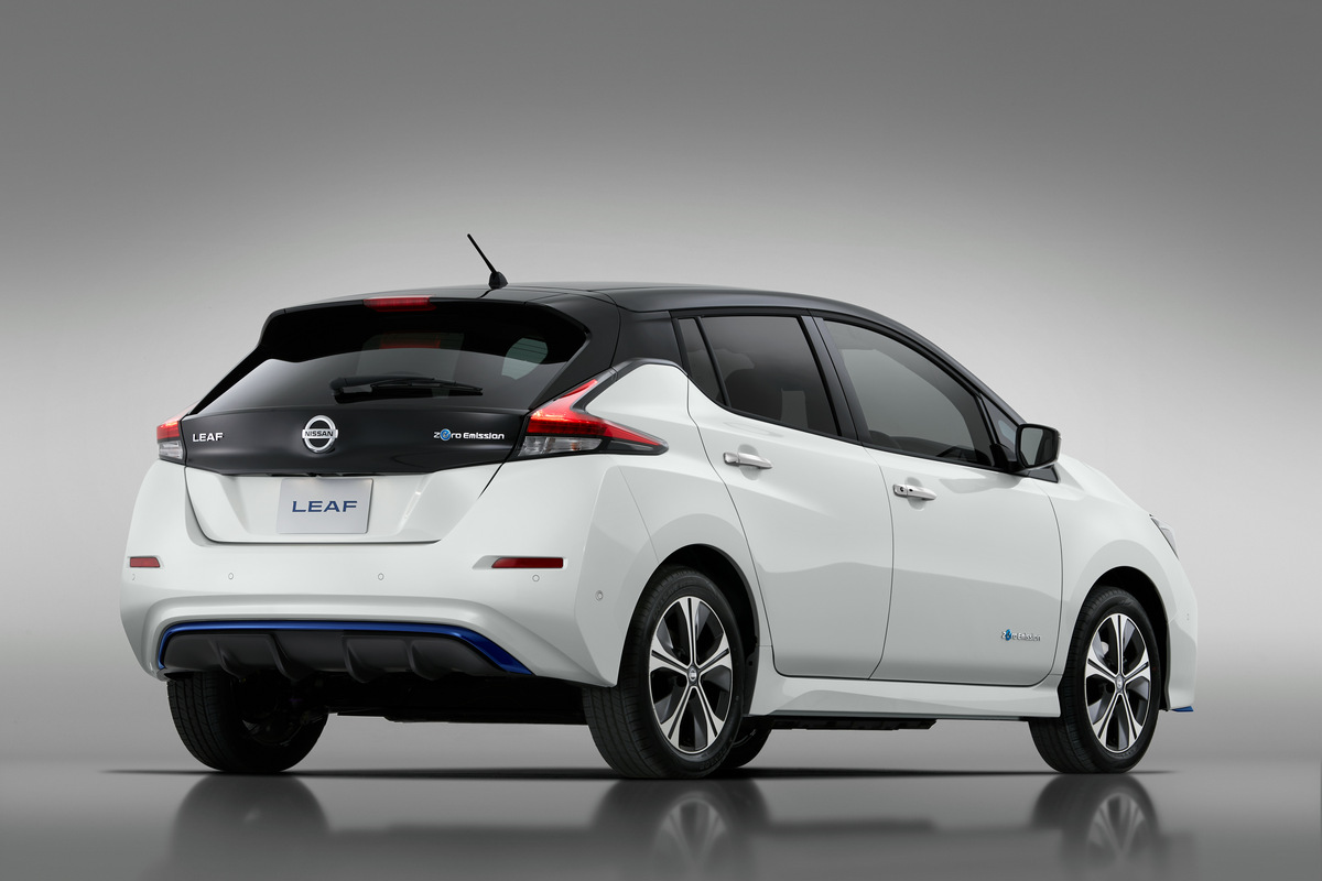 Электрокар Nissan Leaf официально появился в Украине