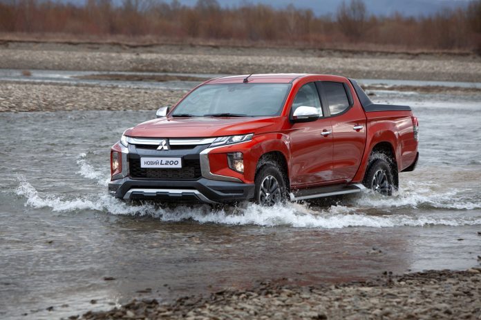Mitsubishi начинает продажи нового пикапа в Украине