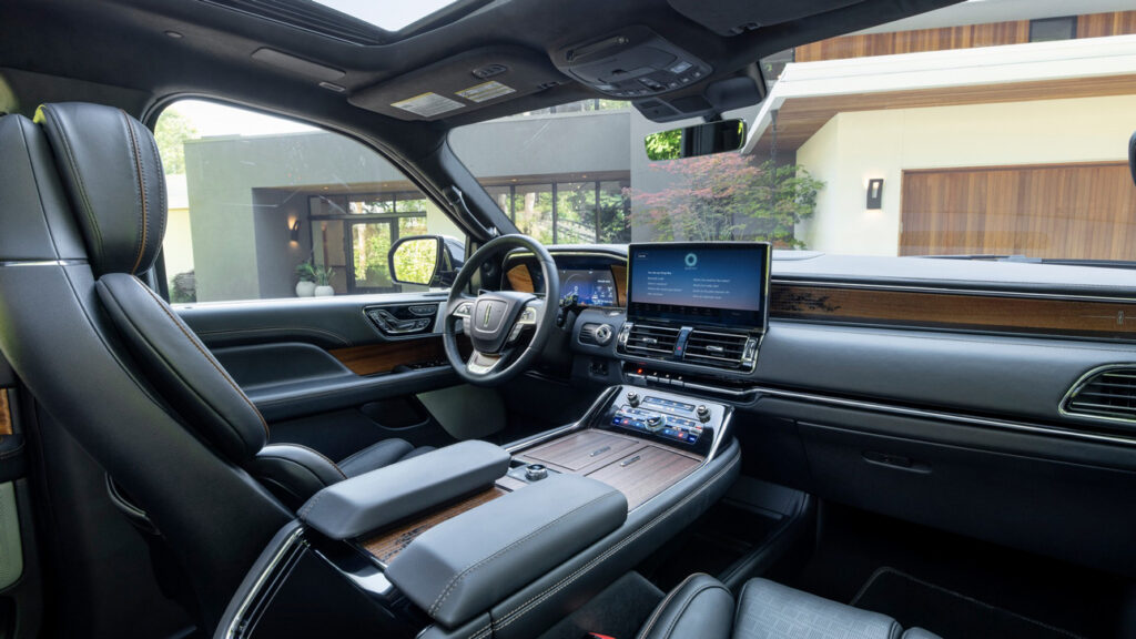 В США дебютировал рестайлинговый Lincoln Navigator