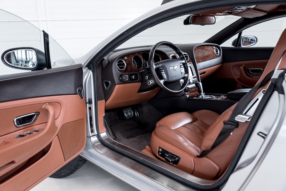Эксперимент на тему Bentley Continental GT: голландцы продают авто для бездорожья
