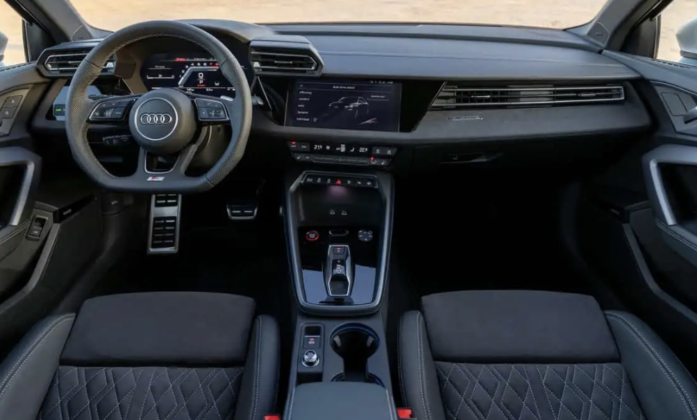 Audi S3 2025 року: Тепер могутніший, ніж Golf R