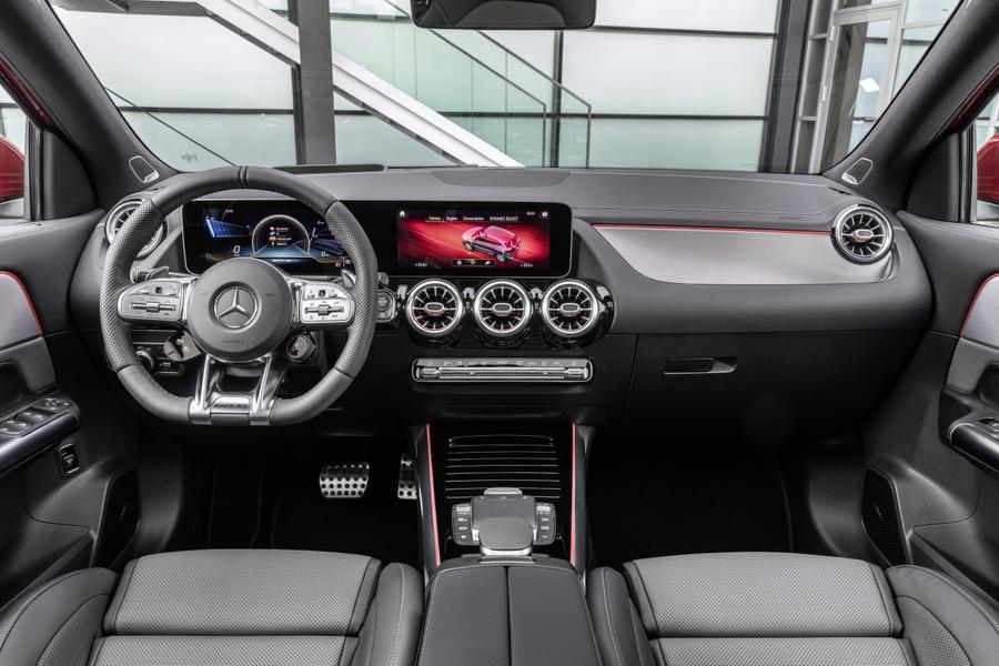 Состоялась презентация нового Mercedes-Benz GLA