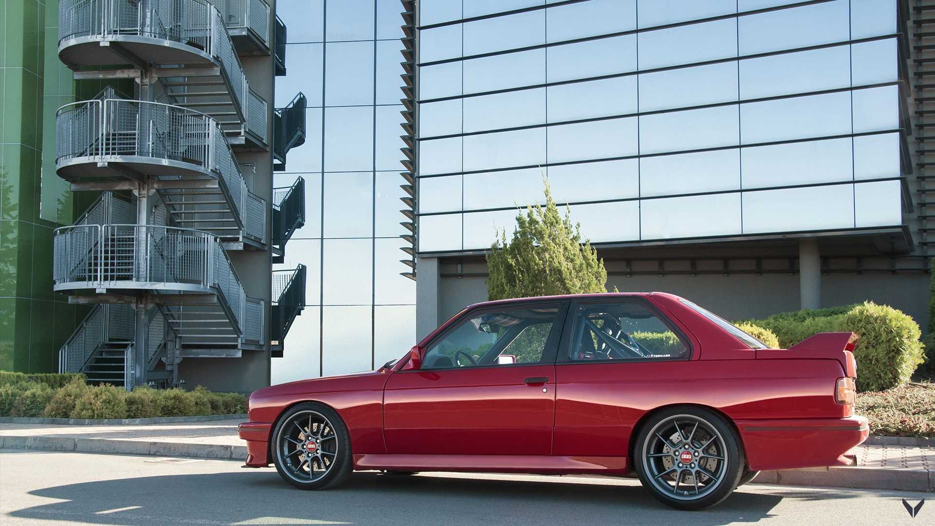 BMW M3 1990 получила новую жизнь благодаря тюнерам