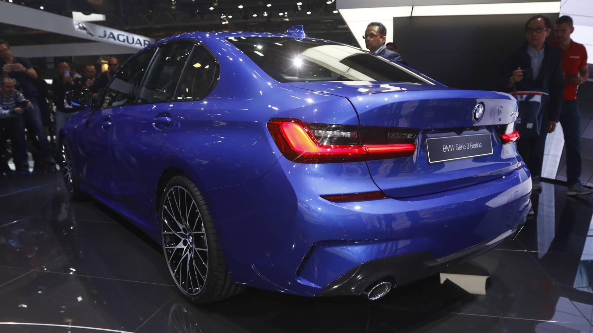 Новая «тройка» от BMW представлена официально (ВИДЕО)