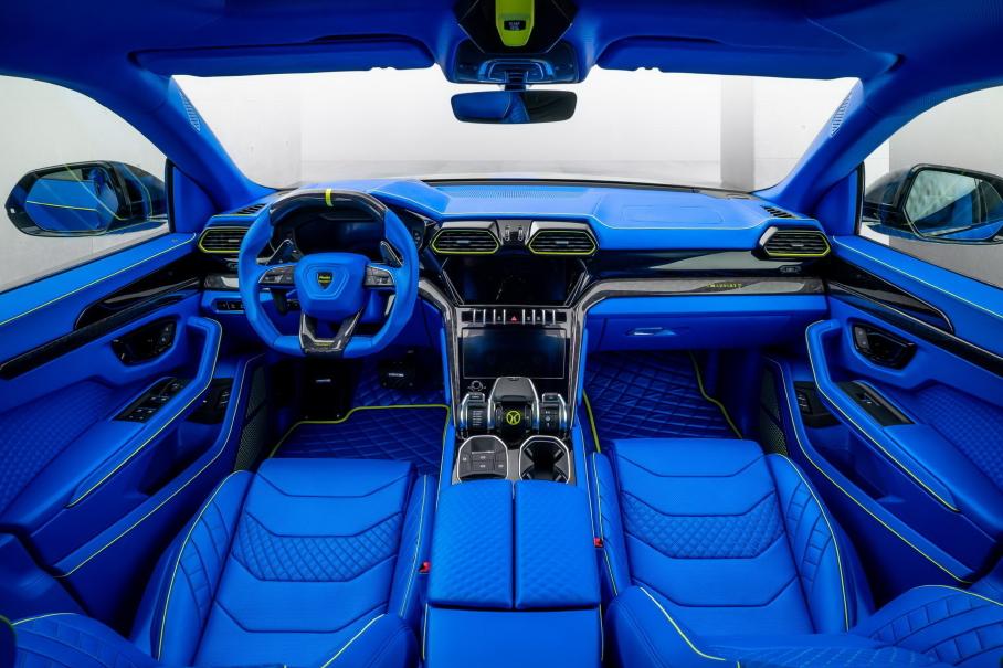 Lamborghini Urus получил полностью синее исполнение