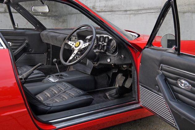 Экс Ferrari Элтона Джона продают на аукционе