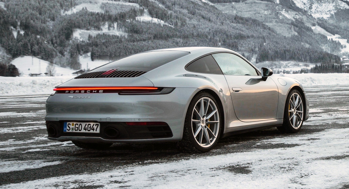 У нового Porsche 911 впервые появилась механическая КПП