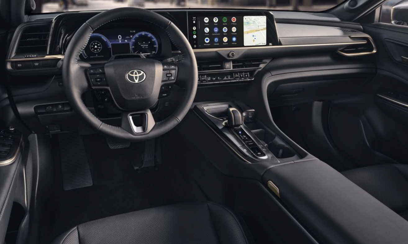 Представляємо Toyota Crown Nightshade 2025: Готична естетика