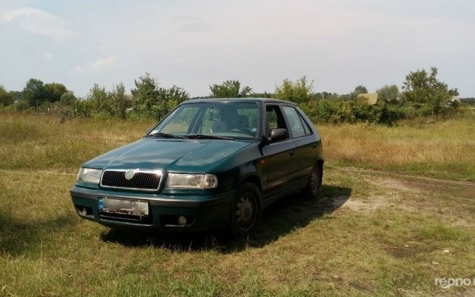600 в сумах. Škoda Felicia 2000 купить бу.
